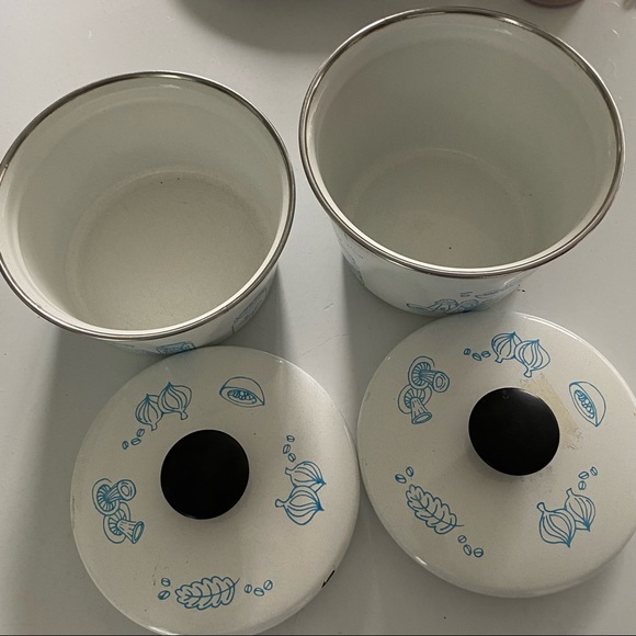 Vintage Enamelware Cookware - Picture 2 of 7